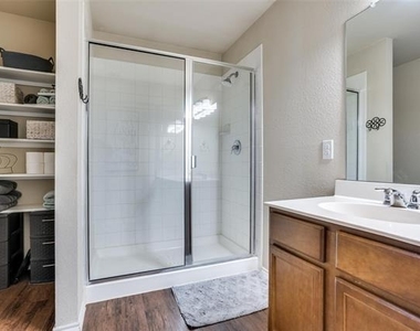 1606 Meadow Creek Drive - Photo Thumbnail 17