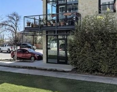 1125 S Jennings Avenue - Photo Thumbnail 5