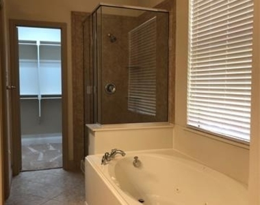 817 La Cima - Photo Thumbnail 5