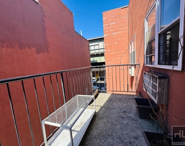 576 Van Siclen Avenue - Photo Thumbnail 3