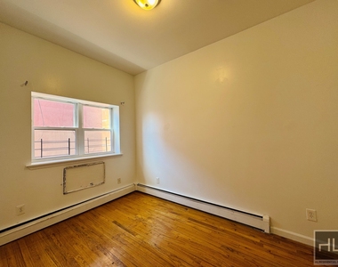 576 Van Siclen Avenue - Photo Thumbnail 4