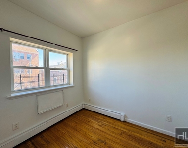 576 Van Siclen Avenue - Photo Thumbnail 5