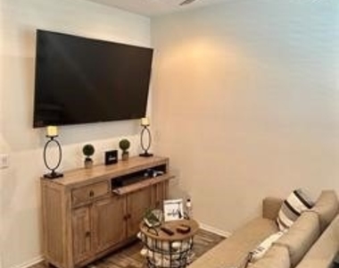 12402 Constellation Street - Photo Thumbnail 7