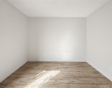 415 W Duarte Road - Photo Thumbnail 15