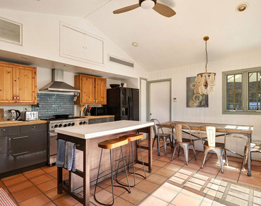 913 A Fernwood Pacific Drive - Photo Thumbnail 6