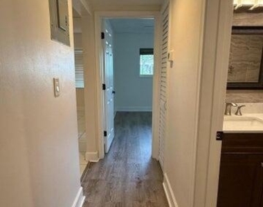 3850 Ne 21st Way - Photo Thumbnail 8