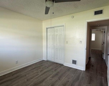 3850 Ne 21st Way - Photo Thumbnail 9