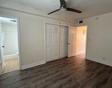 3850 Ne 21st Way - Photo Thumbnail 6