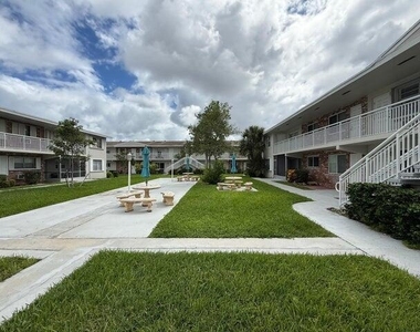 3850 Ne 21st Way - Photo Thumbnail 4