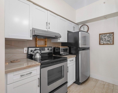 1302 Tuscany Way - Photo Thumbnail 7