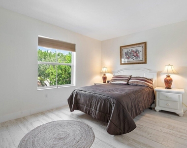 1302 Tuscany Way - Photo Thumbnail 22
