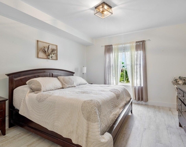 1302 Tuscany Way - Photo Thumbnail 16