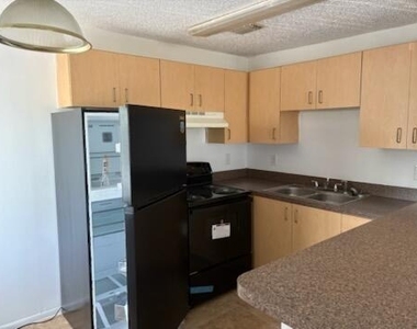 800 N Fiske Boulevard - Photo Thumbnail 3