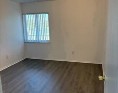 800 N Fiske Boulevard - Photo Thumbnail 4