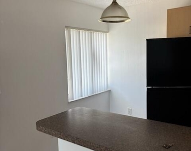 800 N Fiske Boulevard - Photo Thumbnail 2
