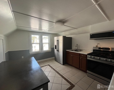 7 Bound Brook Avenue - Photo Thumbnail 6