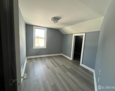 7 Bound Brook Avenue - Photo Thumbnail 2