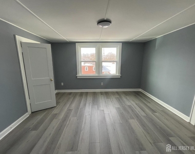 7 Bound Brook Avenue - Photo Thumbnail 4