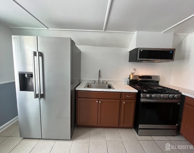 7 Bound Brook Avenue - Photo Thumbnail 7