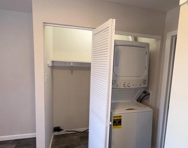 105 Devereaux Avenue - Photo Thumbnail 5