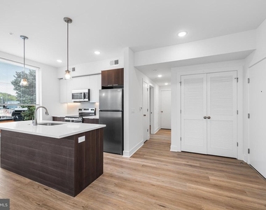 4324 Lancaster Avenue - Photo Thumbnail 1