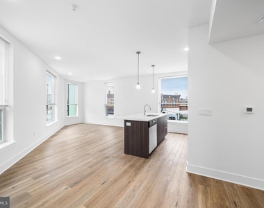 4324 Lancaster Avenue - Photo Thumbnail 5