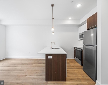 4324 Lancaster Avenue - Photo Thumbnail 4
