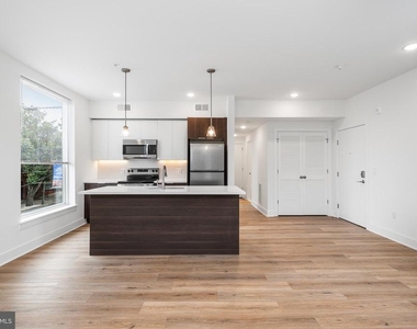 4324 Lancaster Avenue - Photo Thumbnail 2