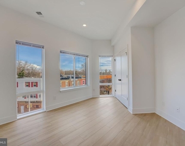 4200 Lancaster Avenue - Photo Thumbnail 5