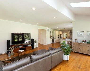 8809 Saunders Lane - Photo Thumbnail 36
