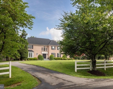 8809 Saunders Lane - Photo Thumbnail 2