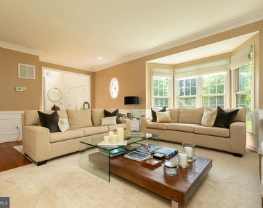 8809 Saunders Lane - Photo Thumbnail 16