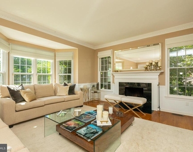 8809 Saunders Lane - Photo Thumbnail 14