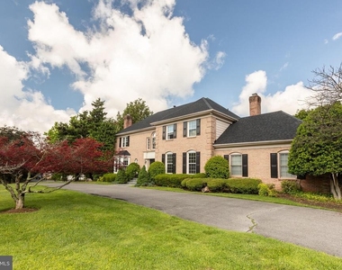 8809 Saunders Lane - Photo Thumbnail 7
