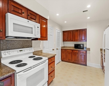 8101 Connecticut Avenue - Photo Thumbnail 11