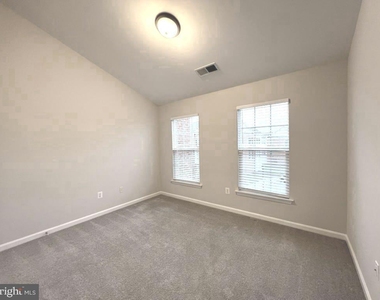9854 Snow Bird Lane - Photo Thumbnail 15