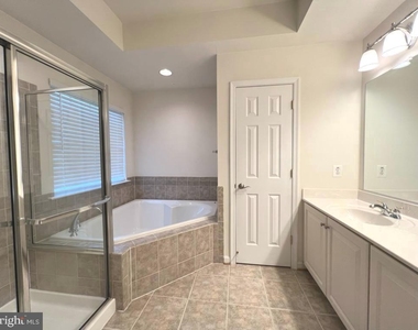 9854 Snow Bird Lane - Photo Thumbnail 12