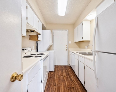 301 Craddock Ave - Photo Thumbnail 13