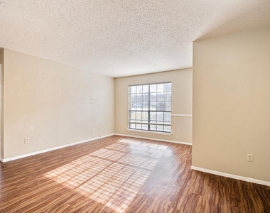 301 Craddock Ave - Photo Thumbnail 12