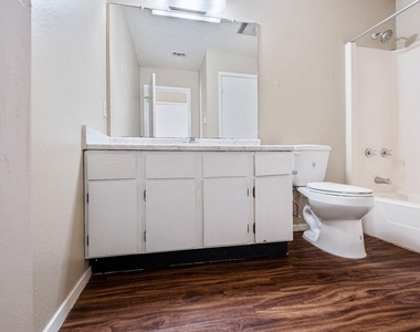 301 Craddock Ave - Photo Thumbnail 9