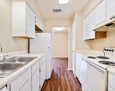 301 Craddock Ave - Photo Thumbnail 1