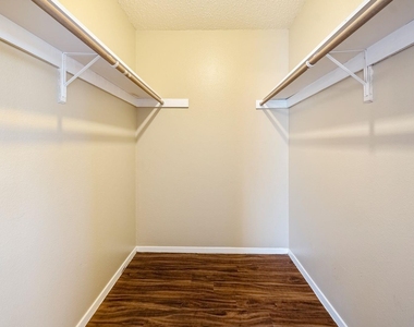 301 Craddock Ave - Photo Thumbnail 7