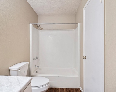 301 Craddock Ave - Photo Thumbnail 8