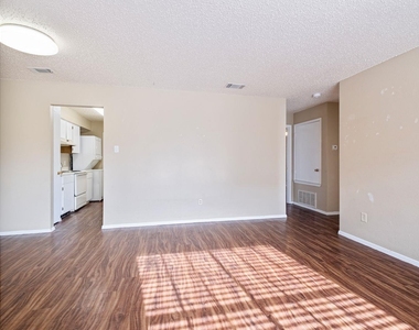 301 Craddock Ave - Photo Thumbnail 10