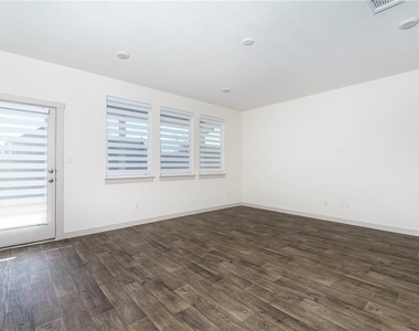 128 Big Sandy Creek Dr - Photo Thumbnail 10