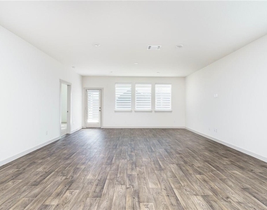 128 Big Sandy Creek Dr - Photo Thumbnail 9