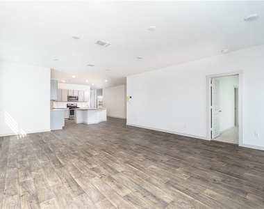 128 Big Sandy Creek Dr - Photo Thumbnail 8