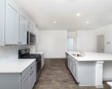 128 Big Sandy Creek Dr - Photo Thumbnail 4