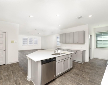 128 Big Sandy Creek Dr - Photo Thumbnail 6