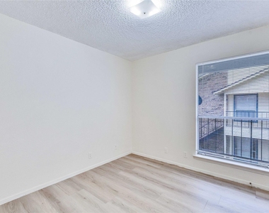 11900 Alpheus Ave - Photo Thumbnail 9